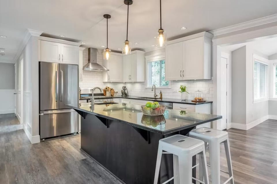 Full kitchen
