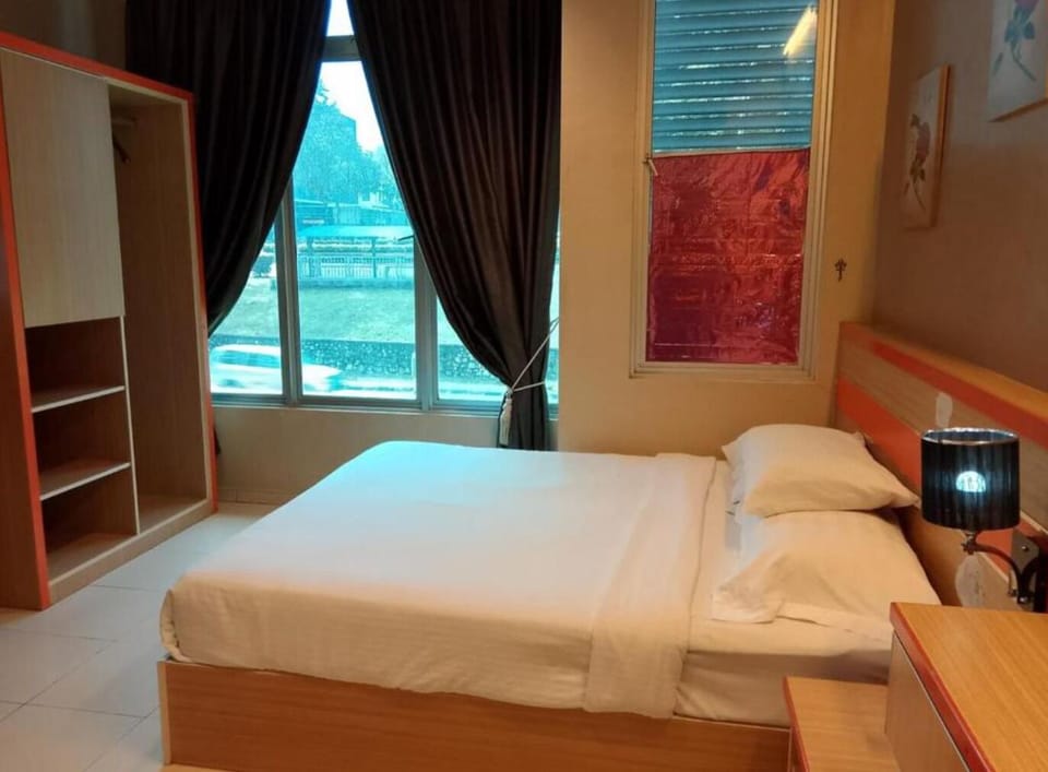 Standard Double Room | Iron/ironing board, free WiFi