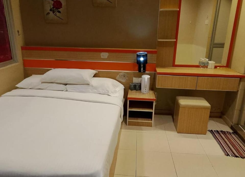 Deluxe Double Room | Iron/ironing board, free WiFi