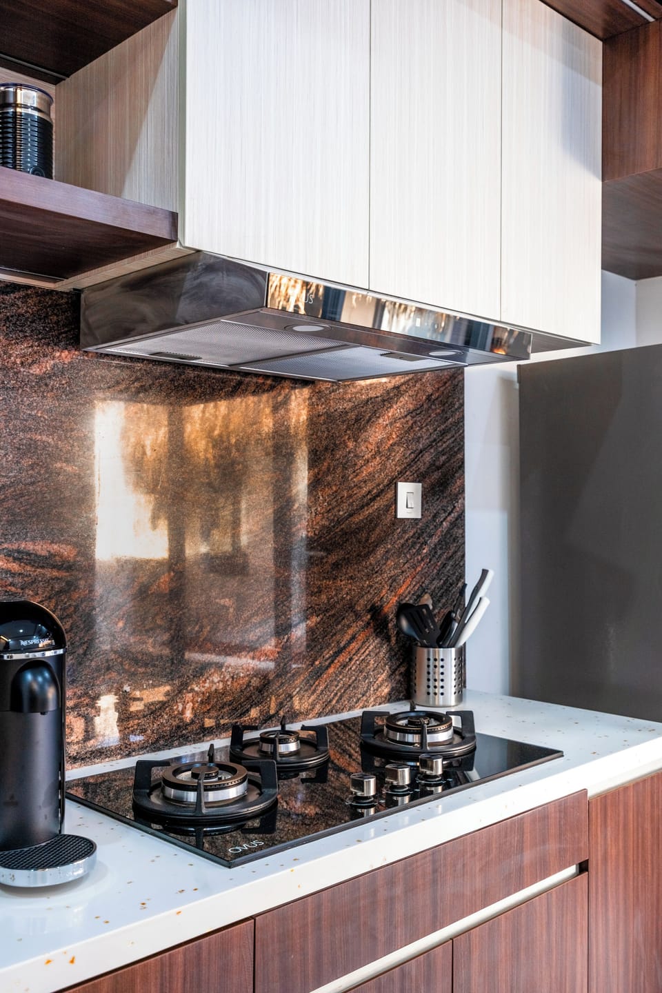 Fridge, coffee/tea maker, electric kettle, blender