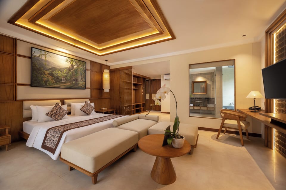 Suite Room with Lagoon View | Egyptian cotton sheets, premium bedding, down comforters, pillowtop beds