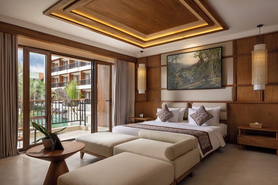 Suite Room with Plunge Pool | Front of property