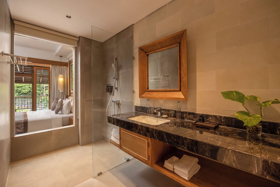 Standard Room | Bathroom | Free toiletries, hair dryer, bathrobes, slippers