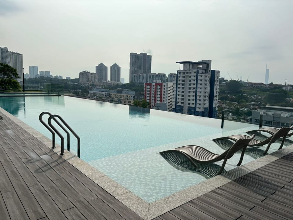 Infinity pool