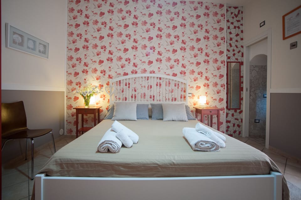 Classic Triple Room, Multiple Beds (Camelia) | Egyptian cotton sheets, premium bedding, minibar, laptop workspace