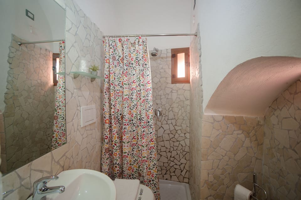 Classic Triple Room, Multiple Beds (Camelia) | Egyptian cotton sheets, premium bedding, minibar, laptop workspace