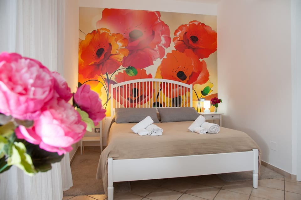 Club Quadruple Room (Papavero) | Egyptian cotton sheets, premium bedding, minibar, laptop workspace