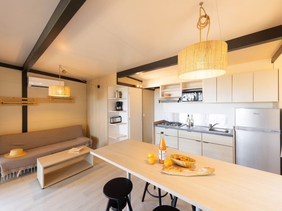 Comfort Bungalow, 2 Bedrooms, Terrace | Living area