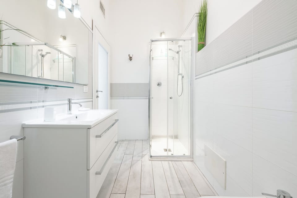 Deluxe Triple Room, Balcony, Sea View | Bathroom | Shower, hair dryer, bidet, towels