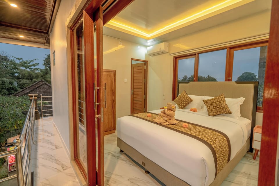 Double Room, Garden View | Minibar, in-room safe, desk, iron/ironing board