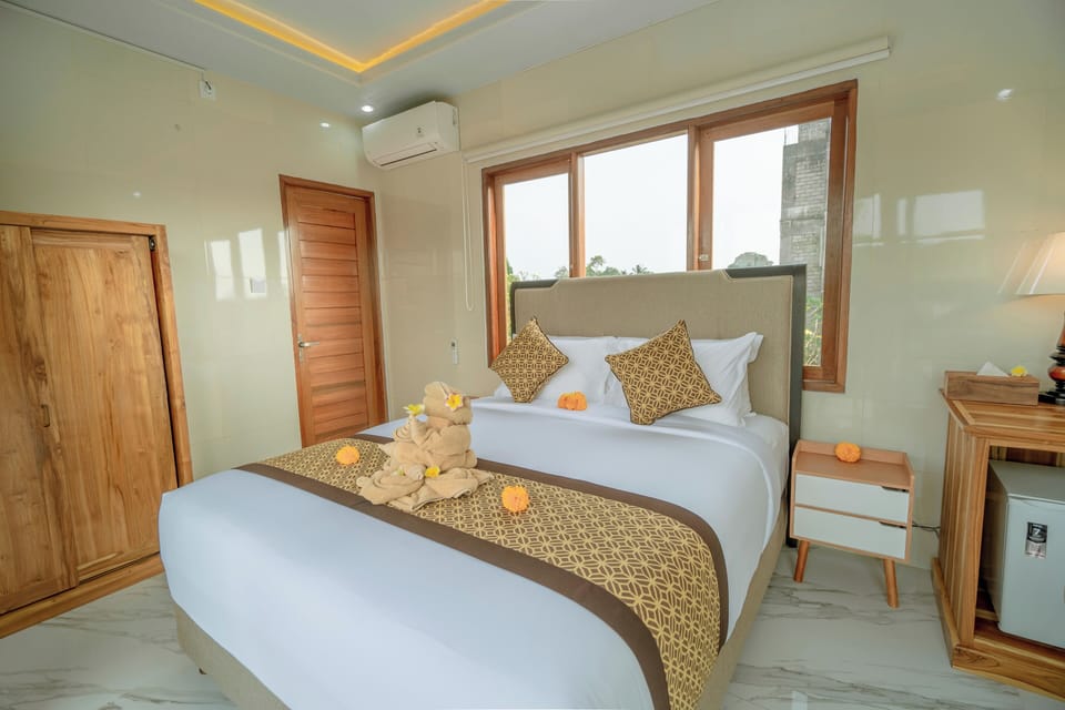 Double Room, Garden View | Minibar, in-room safe, desk, iron/ironing board