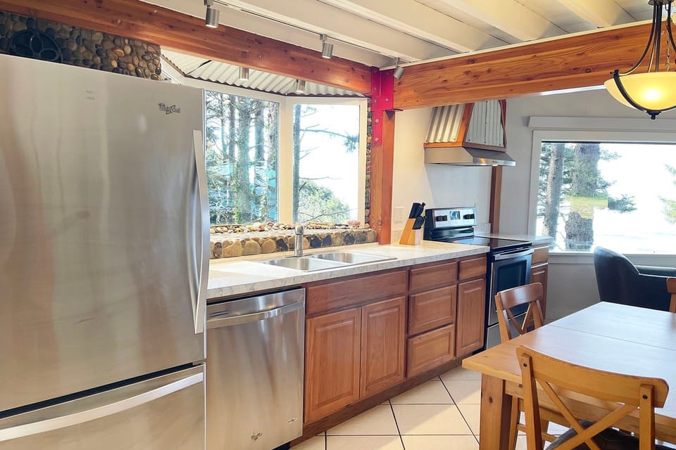 Eat in kitchen with a roomy table.