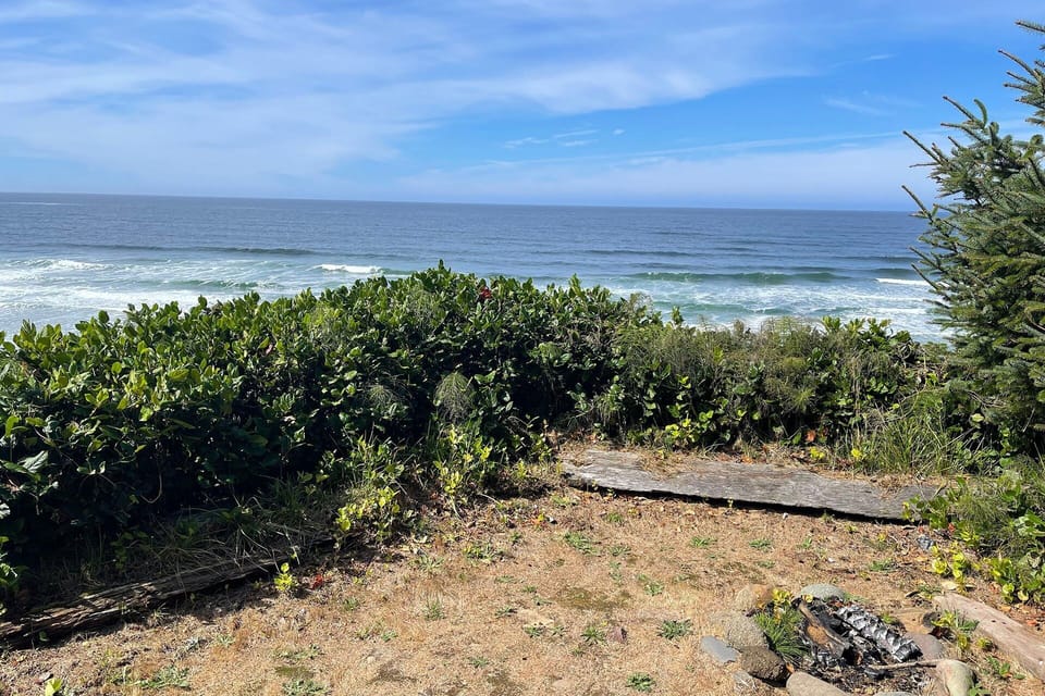 "Sunset Beach" is a sunny place to rest and also enjoy a small fire in the firepit.
