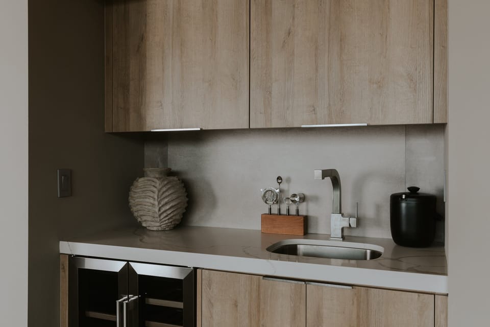 Wet-bar.