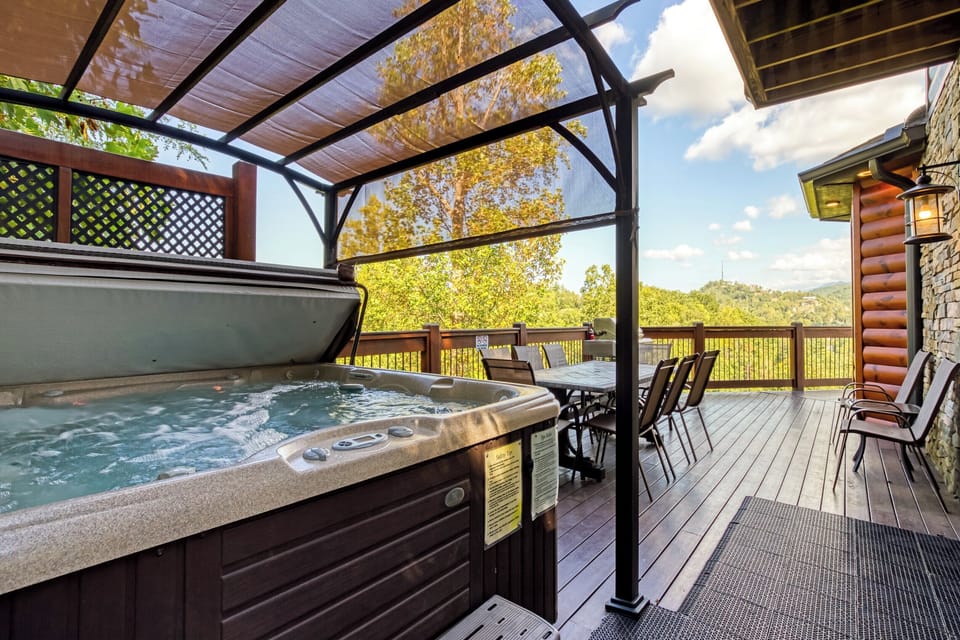 Second Floor Deck-7 Person Private Hot Tub