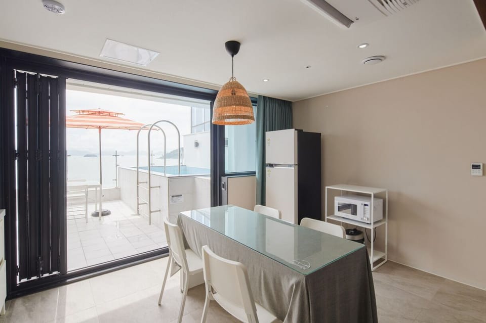 HEMIRION POOL VILLA PREMIUM FAMILY (30 PYEONG) | Private kitchen | Full-size fridge, microwave, stovetop, rice cooker