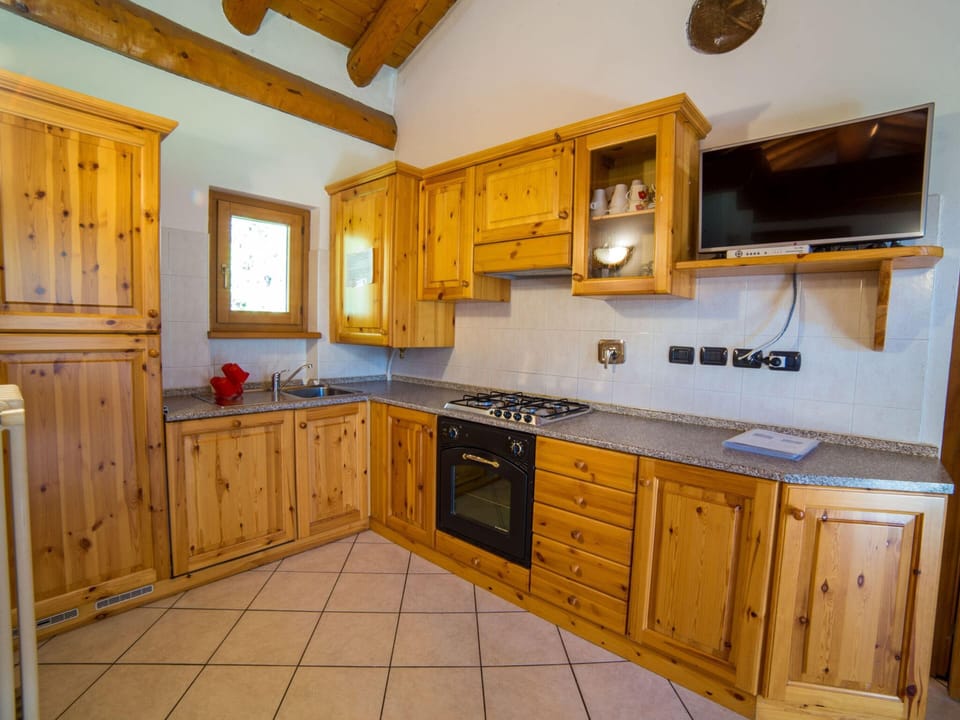 Fridge, oven, dishwasher, highchair