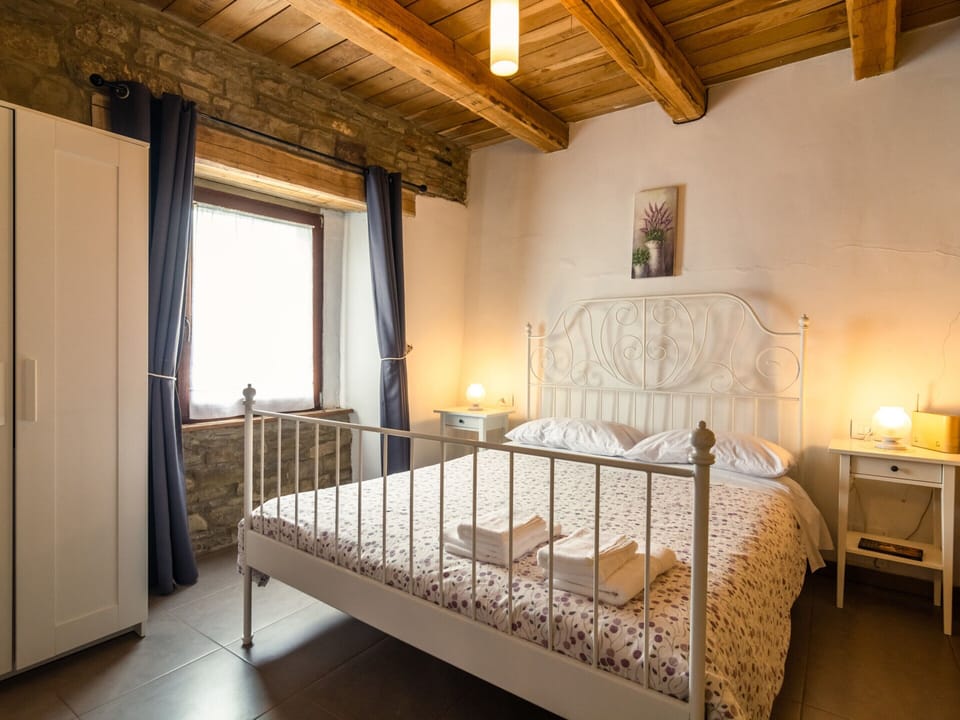 Comfort House, 3 Bedrooms | 5 bedrooms, individually furnished, bed sheets