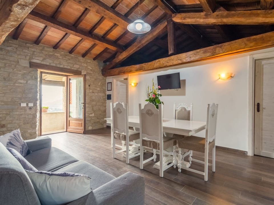 Classic House, 3 Bedrooms | Living room