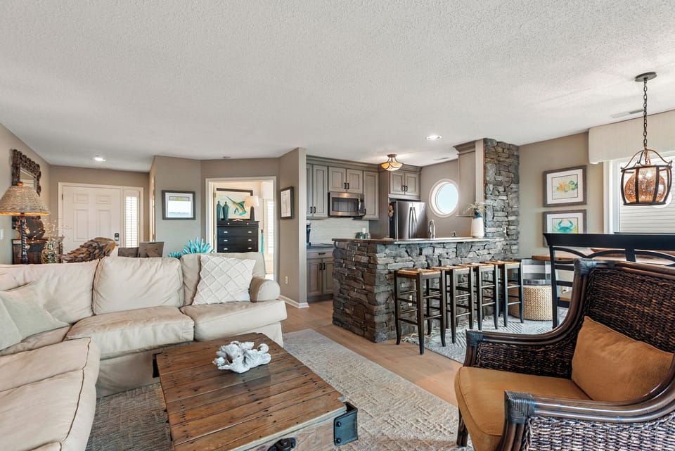 PC1016: PC Beach | Living Area