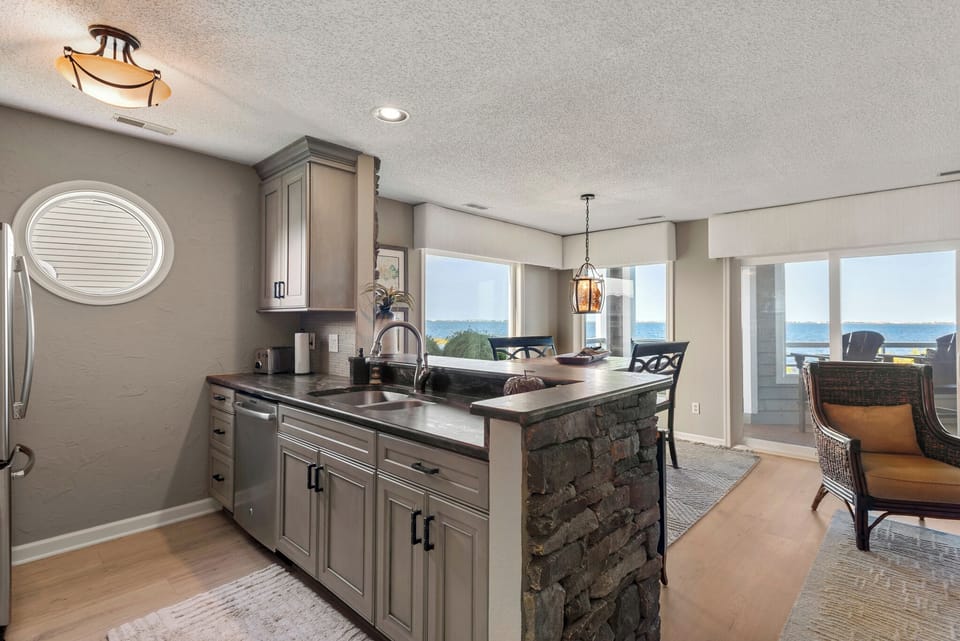 PC1016: PC Beach | Kitchen