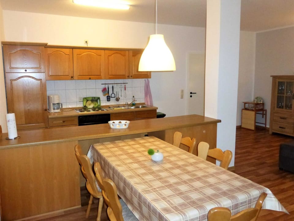 Classic Apartment, 2 Bedrooms | Dining