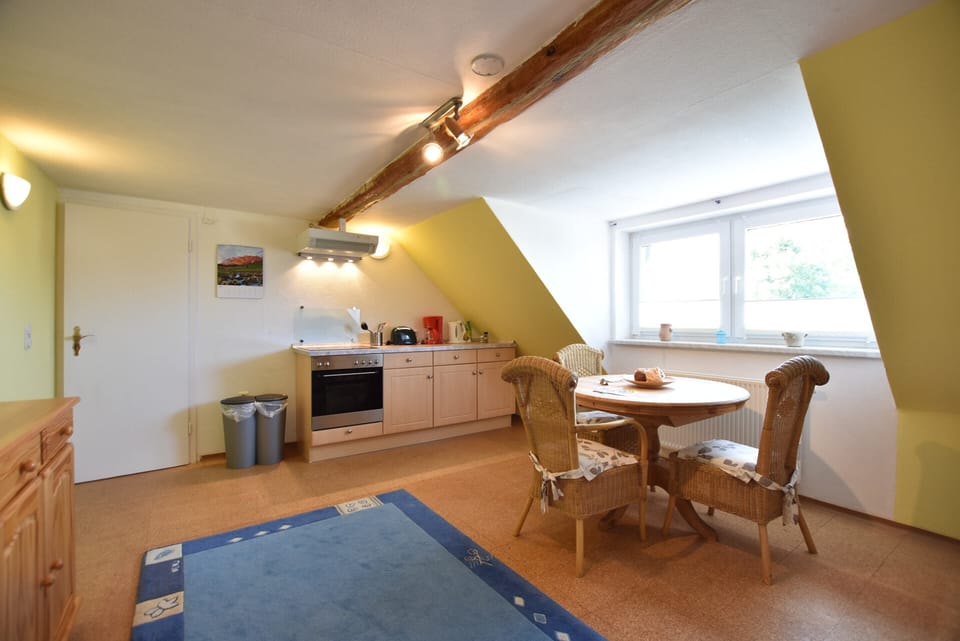 Fridge, oven, coffee/tea maker, electric kettle