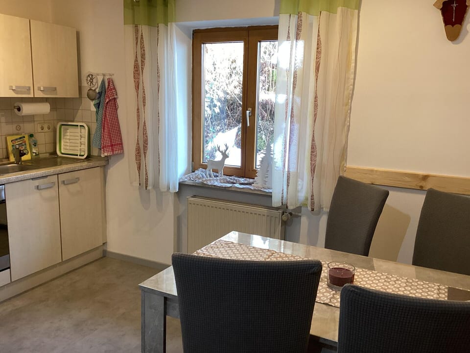 Classic Apartment, 2 Bedrooms | Dining