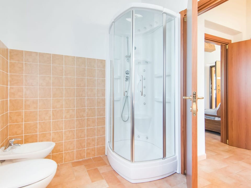 Elite House, 2 Bedrooms | Bathroom | Shower