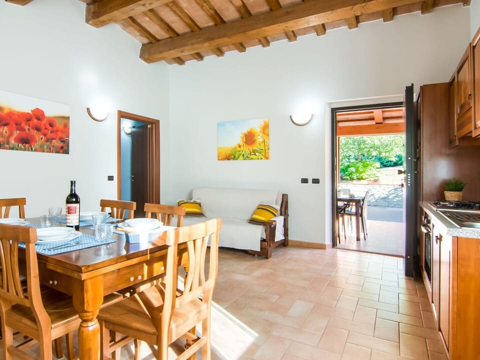 Classic House, 2 Bedrooms | Dining