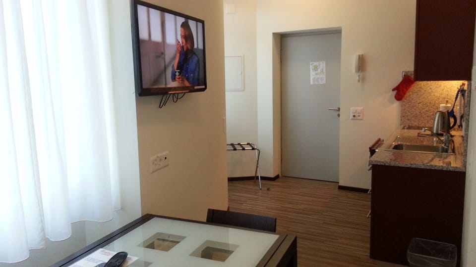 Studio, Kitchen (Annex Building, 70m distance) | Hypo-allergenic bedding, in-room safe, desk, blackout drapes