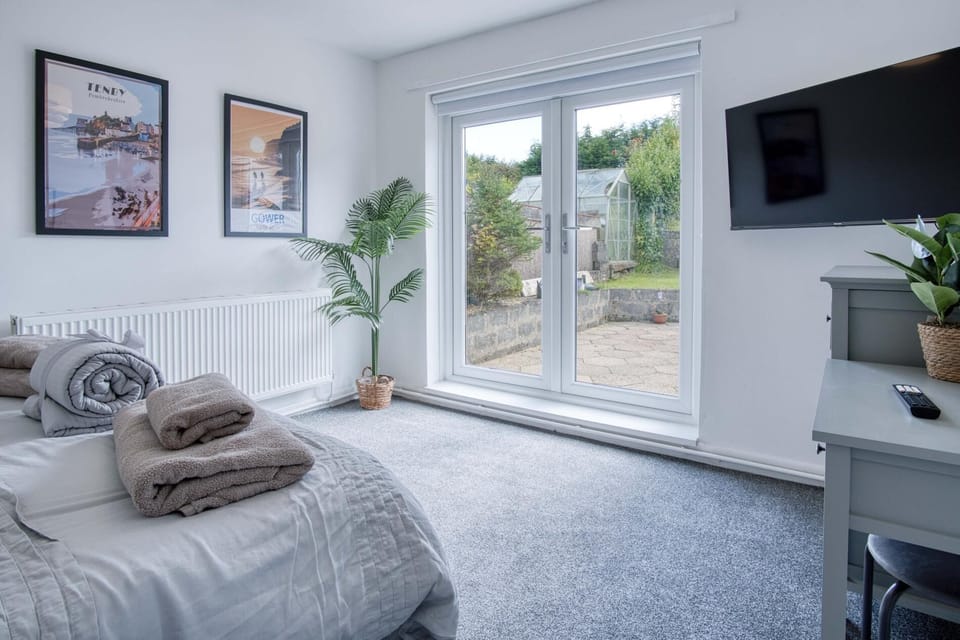 Cefn Road - 3 Bedroom Bungalow - Glais (6145)