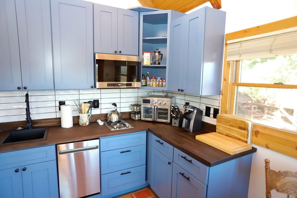 Newly renovated, fully equipped kitchen with basic cooking essentials - salt&pep, oil, spices, pots+pans, baking tools