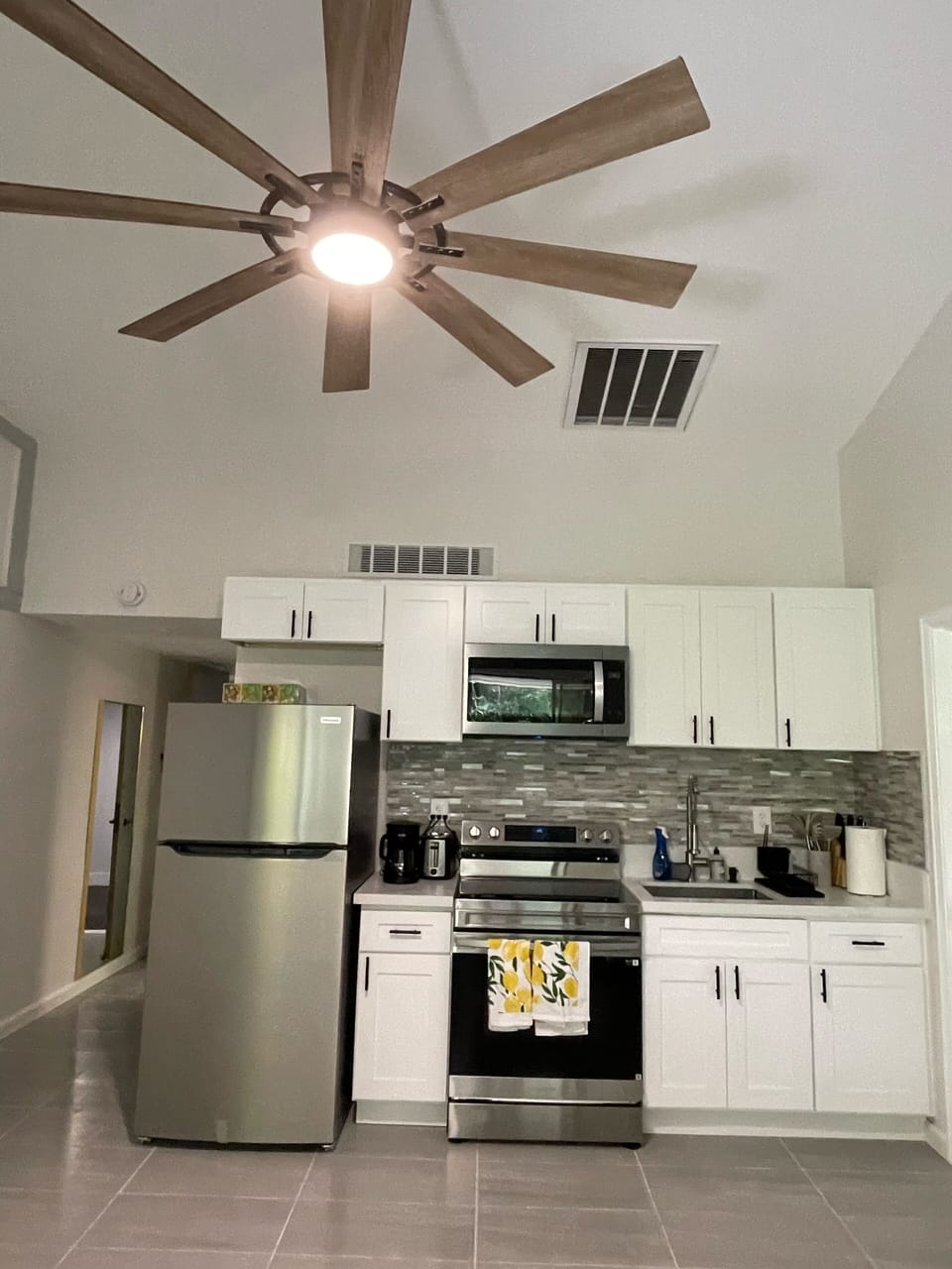 Full kitchen with new finger resistance appliances