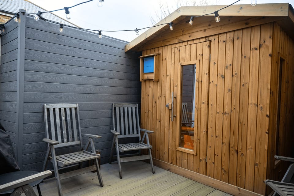 Montpellier Villa - Decking and Sauna