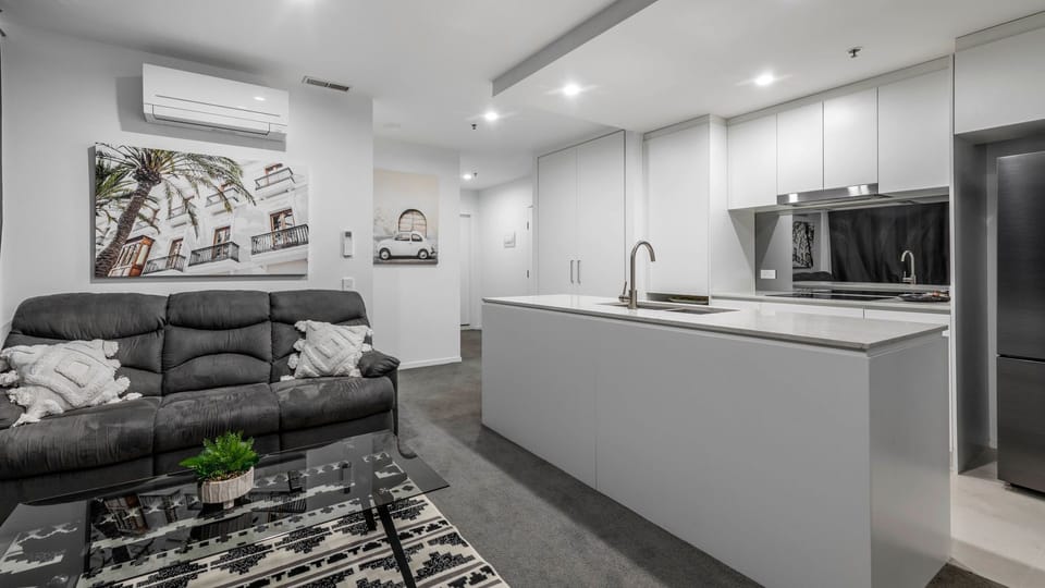 Airy layout with connected living zones
