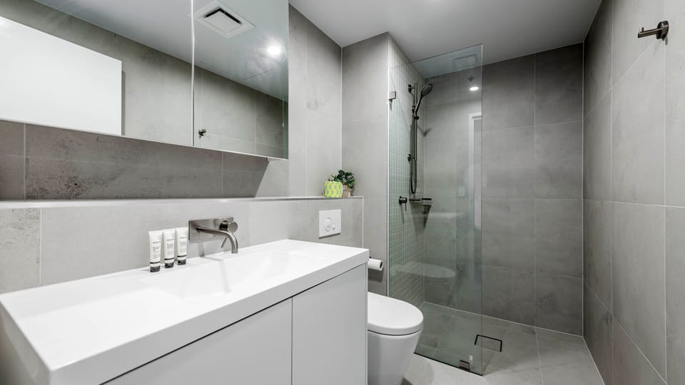 Bright and tidy bathroom space