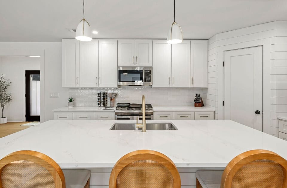 Sure, you could eat out at Charleston`s amazing restaurants every night. But sometimes you just want to whip up breakfast or a home-cooked meal in a kitchen that`s actually stocked with everything you need.