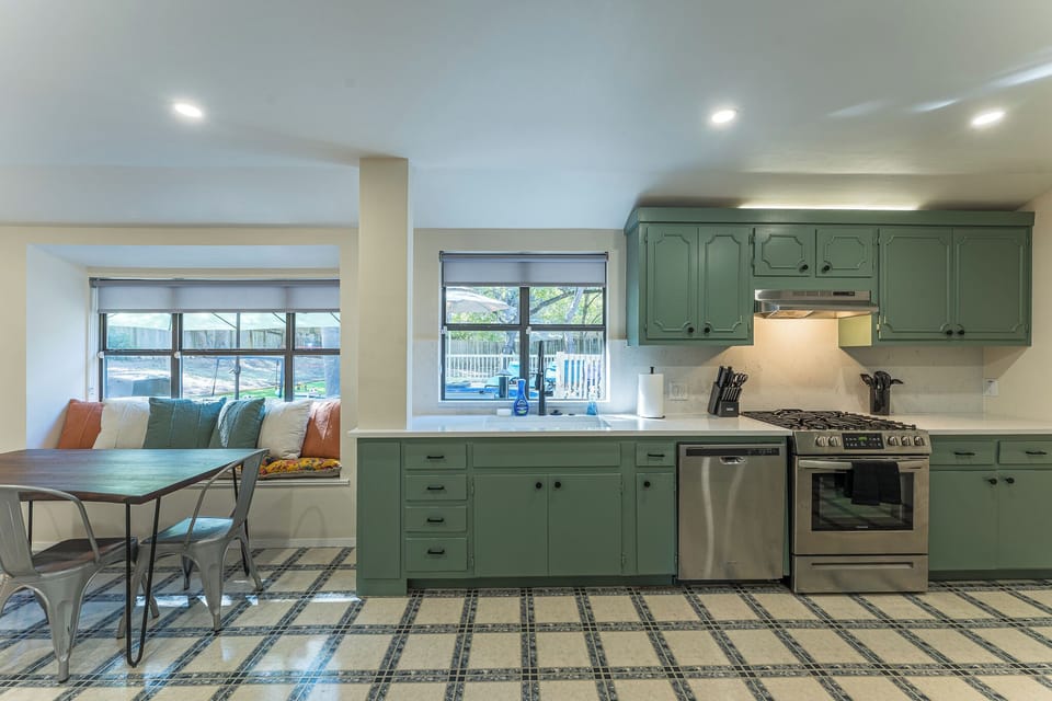Full kitchen