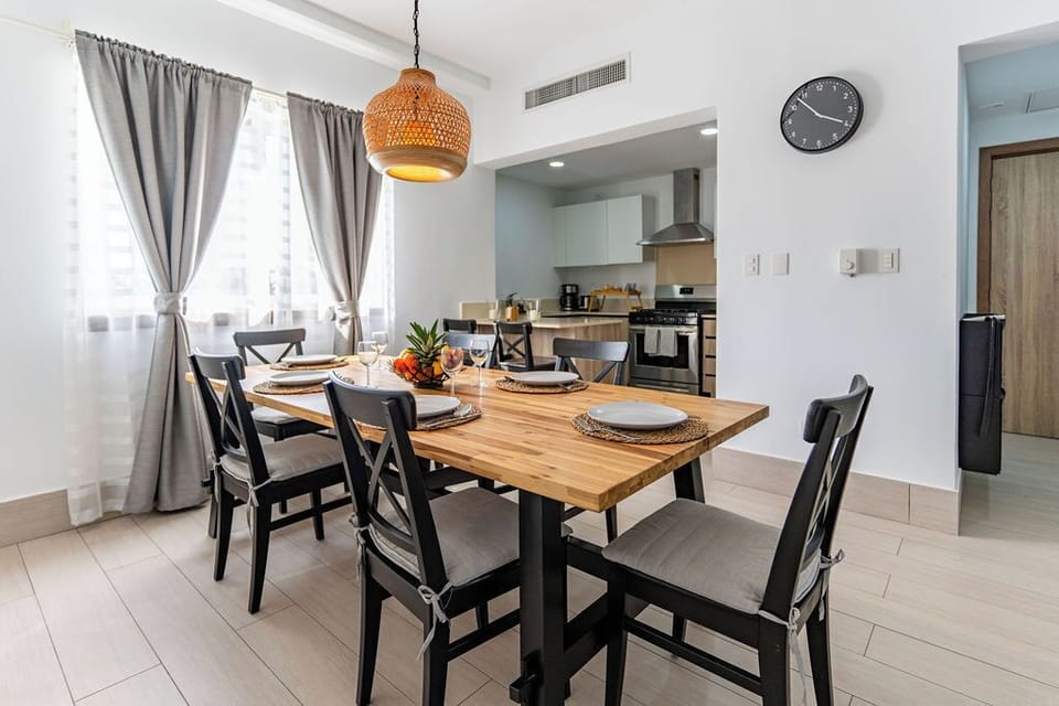 NEW UNIT WITH BEACH AND POOL  ACCESS - N B301 (2068)