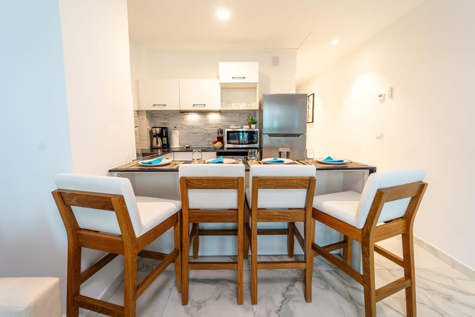 Private Rooftop Duplex •  Vista Sunset,BBQ & Beach (394)