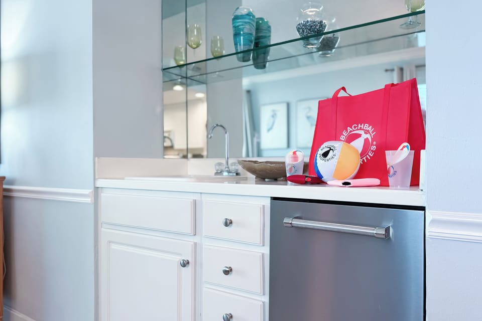 Wet bar with ice maker