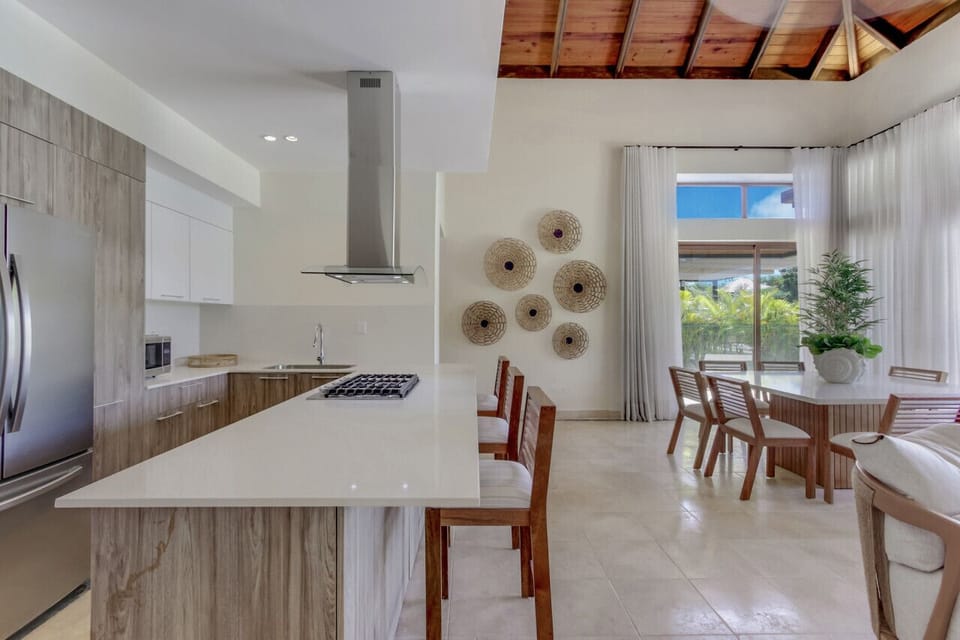 Green Village 1292: fully equipped kitchen with island cooktop