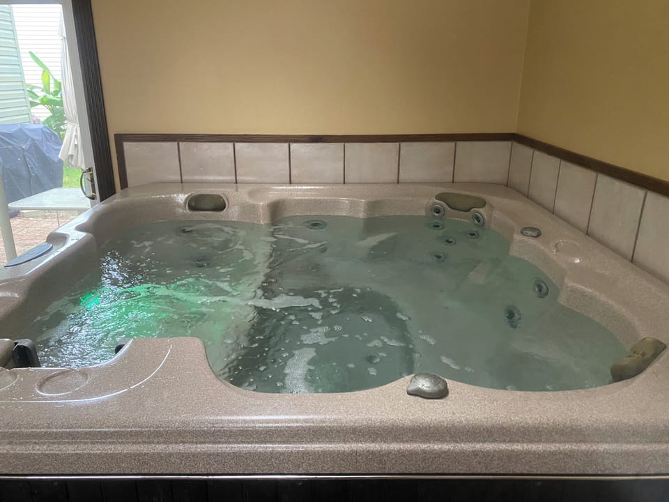 Indoor spa tub