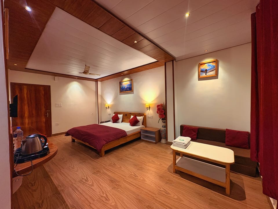 Luxury Room, Mountain View | Laptop workspace, free WiFi