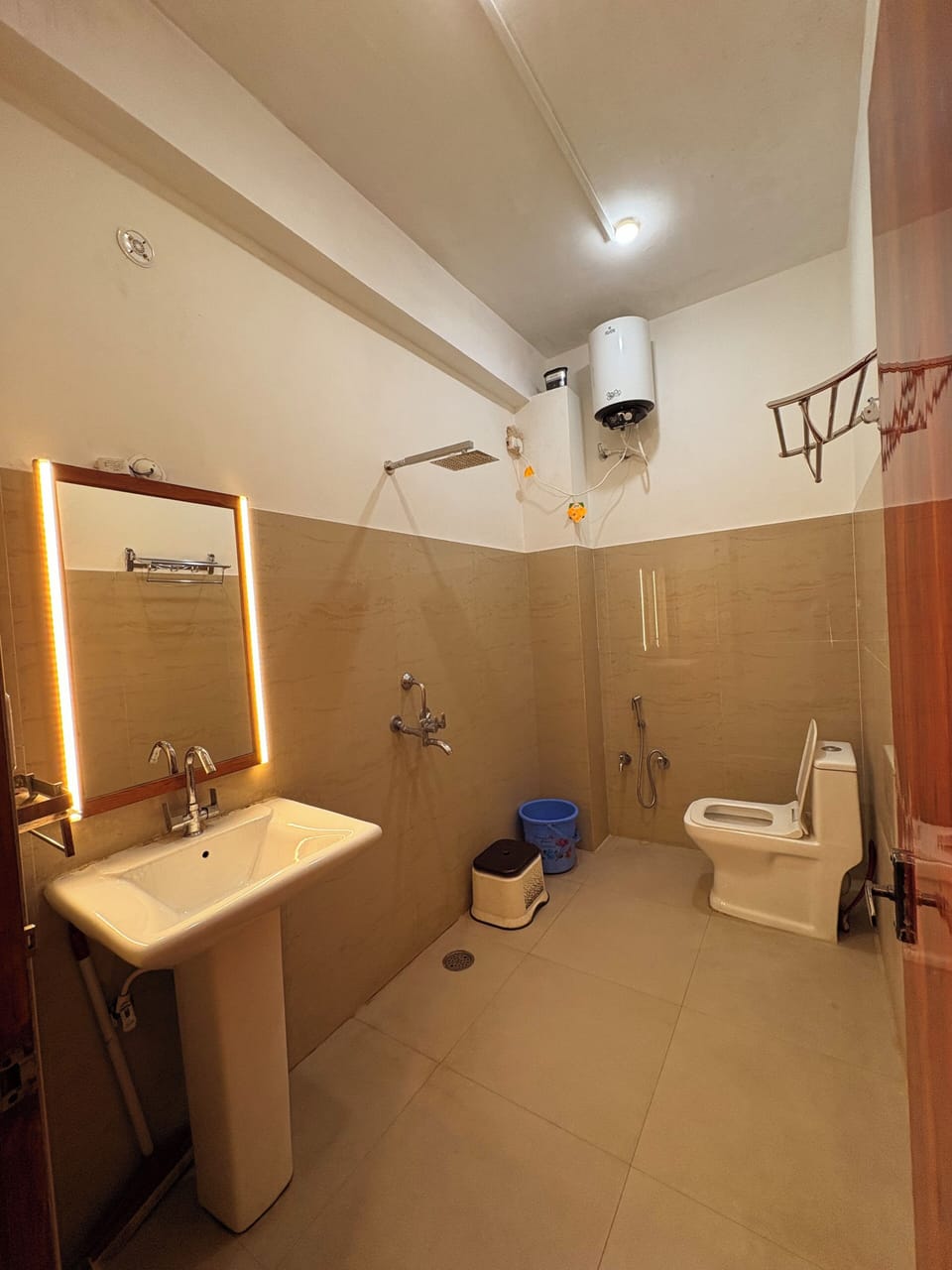 Deluxe Double Room, Mountain View | Bathroom | Shower, towels, soap