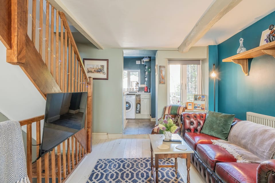 House, City View | Living area | Flat-screen TV