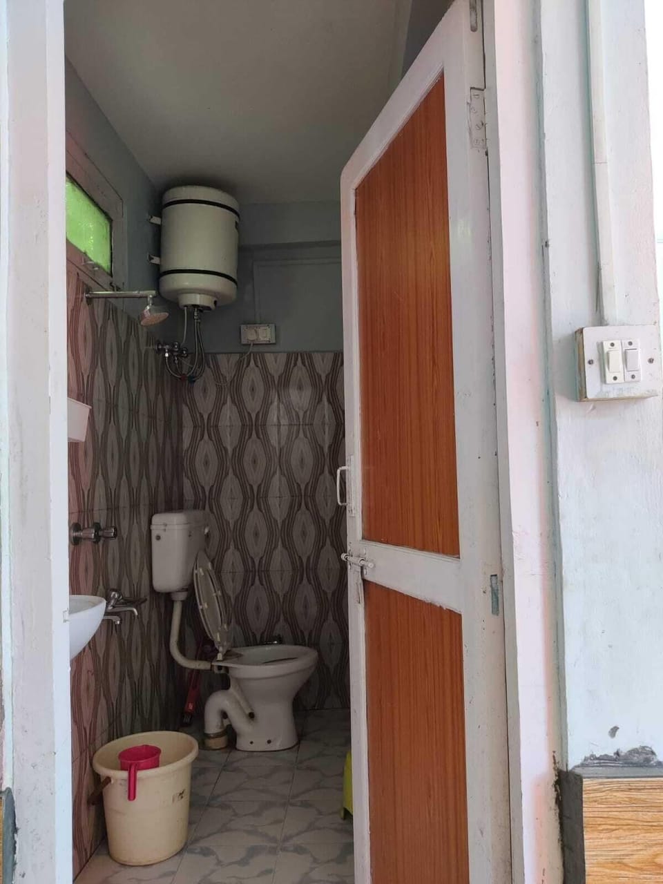 Classic Double Room, 1 Double Bed, Smoking, Mountain View | Bathroom