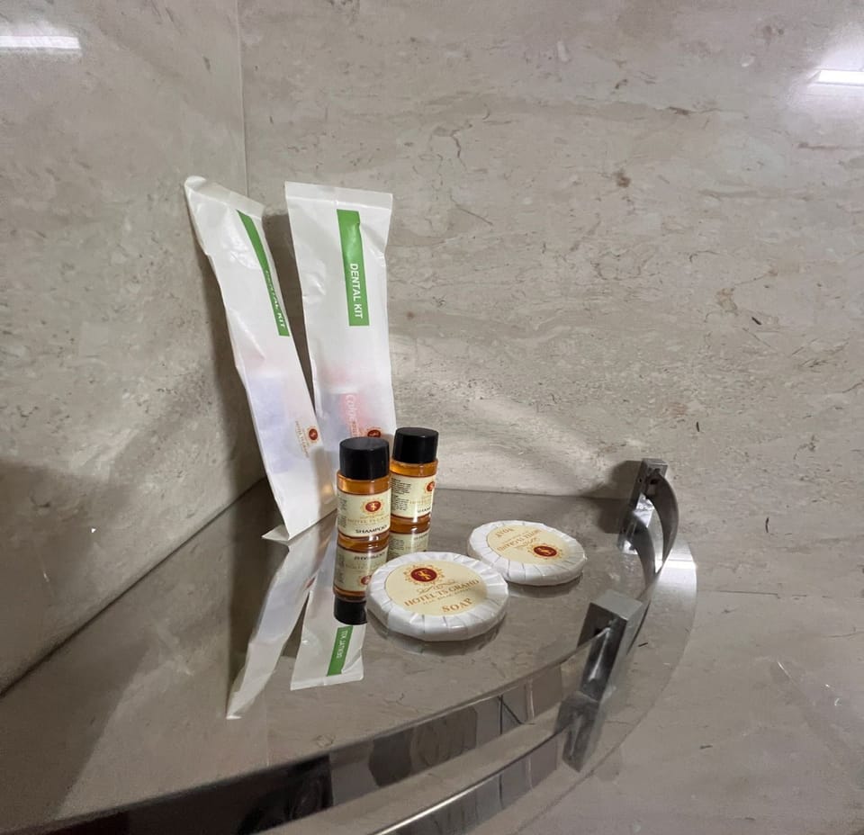 Single Room | Bathroom | Shower, rainfall showerhead, towels, soap