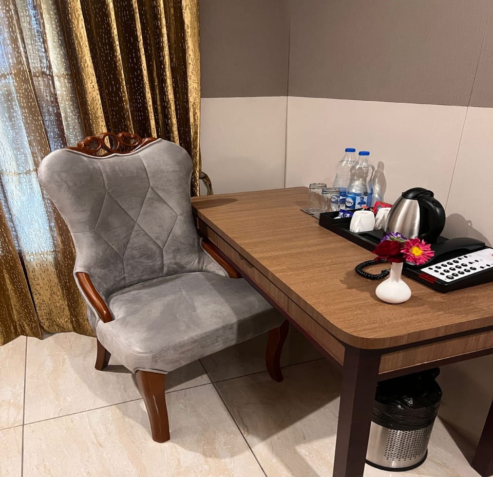 Single Room | Egyptian cotton sheets, premium bedding, desk, free WiFi